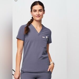 Figs Charcoal Scrub Top dark grey size Xsmall cement grey